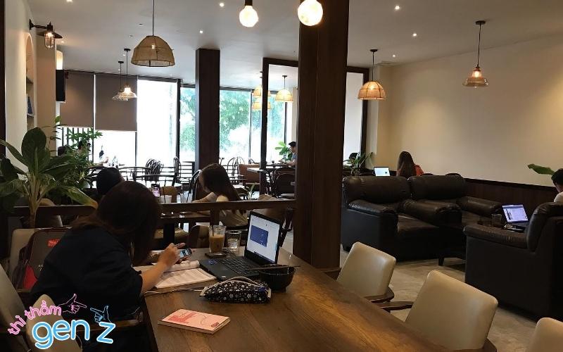 Không gian đậm phong cách cổ điển tại Côti Cafe