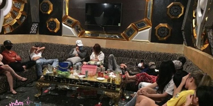 Tay vịn là gì? Giải mã góc khuất ít ai biết và chiêu trị chồng